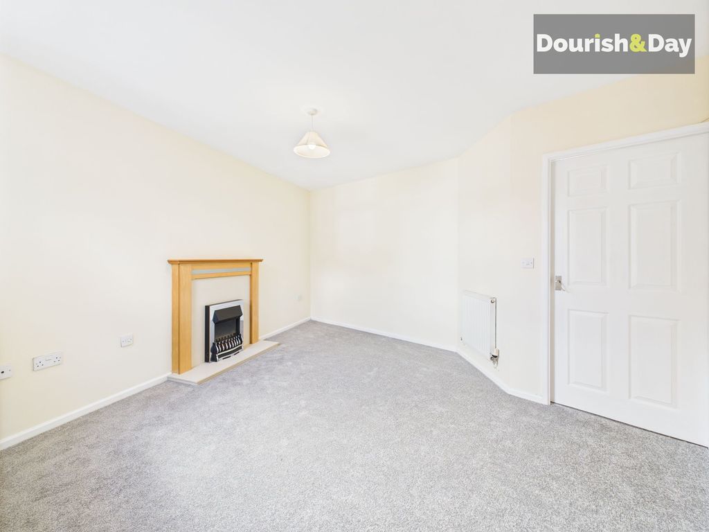Property photo 2 of 16 Living Room