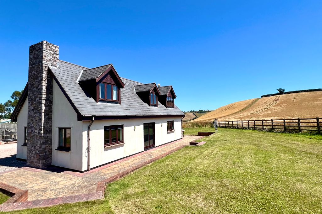 Property photo 1 of 18