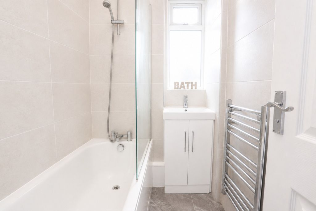 Property photo 3 of 7 Bathroom