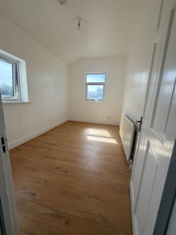 Property photo 1 of 12 A Lovely 4 Bedroom House To Let In Stratford, E15
