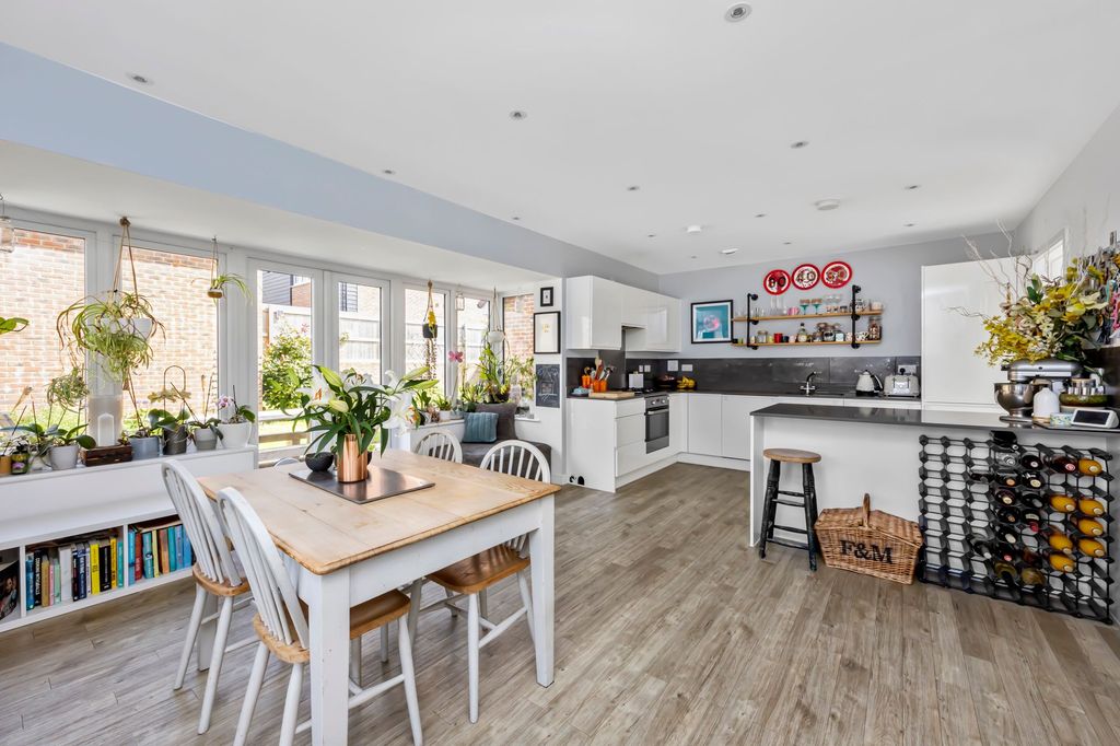 Property photo 2 of 23