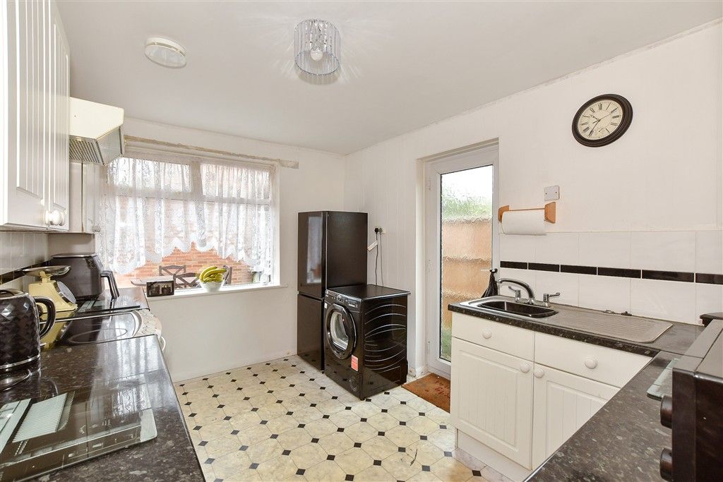 Property photo 3 of 12 Kitchen