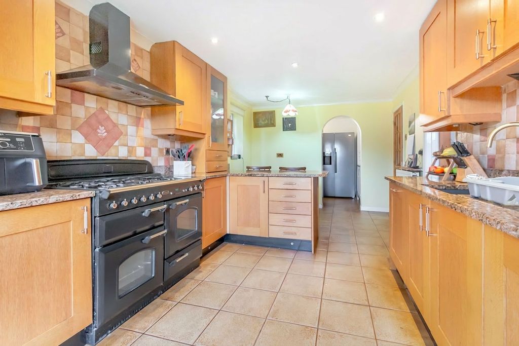 Property photo 2 of 36