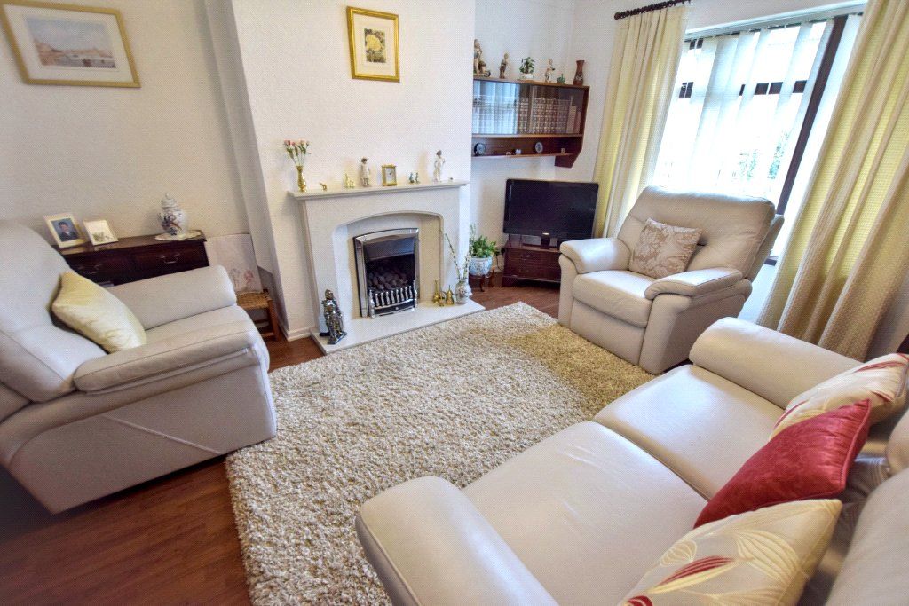 Property photo 2 of 16 Lounge
