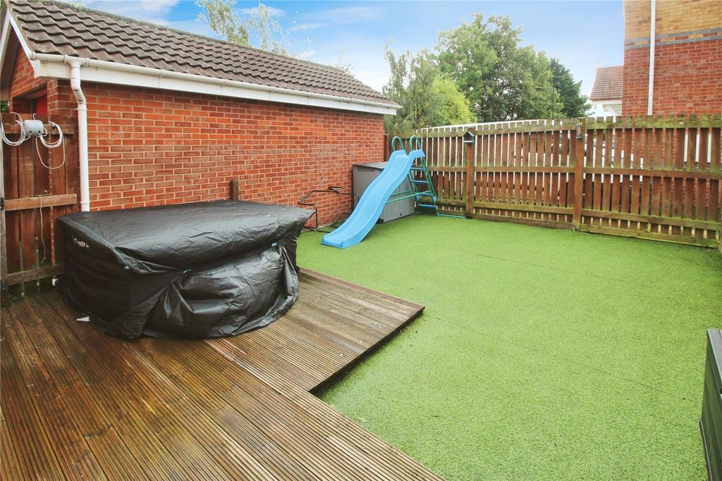 Property photo 2 of 11 Gardens