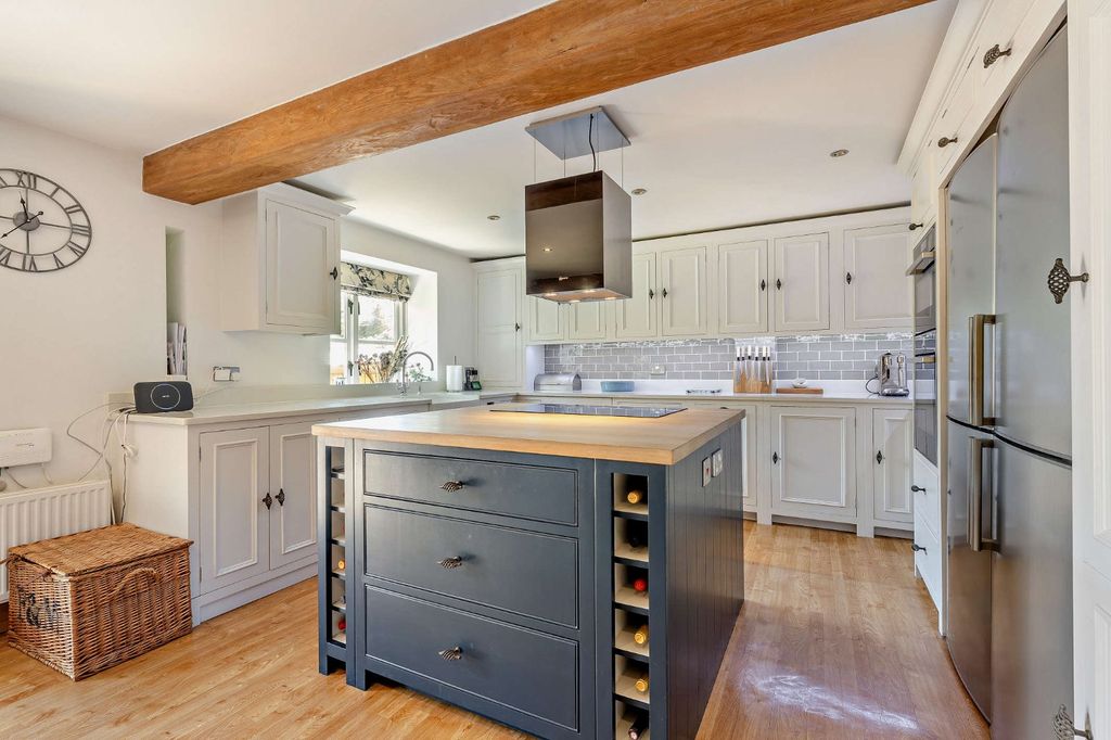 Property photo 3 of 16 Kitchen