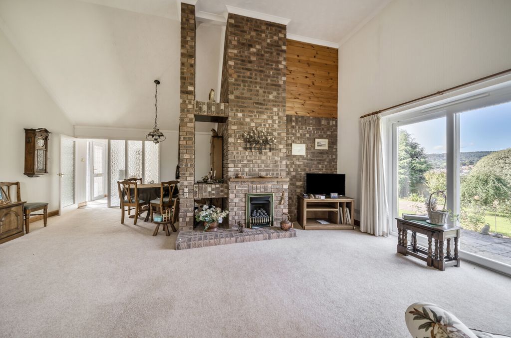 Property photo 2 of 19 1359328-11-68d526...