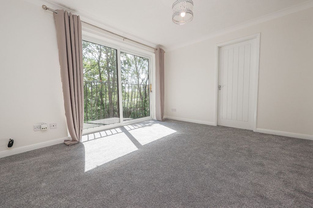 Property photo 3 of 17 4418075