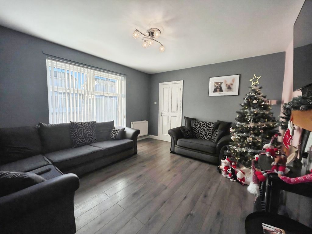 Property photo 3 of 17 4310193