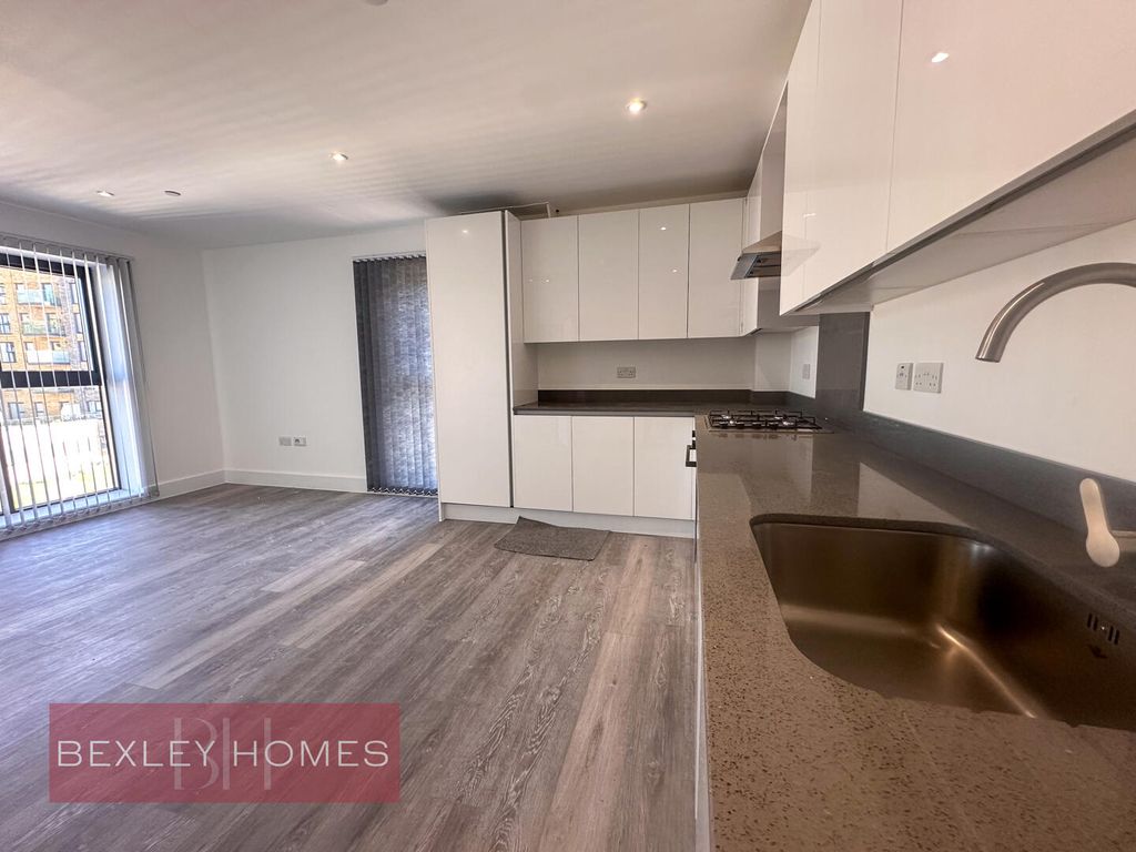 Property photo 1 of 7 Kitchen