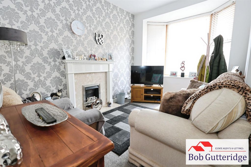 Property photo 3 of 21 Bay Fronted Lounge