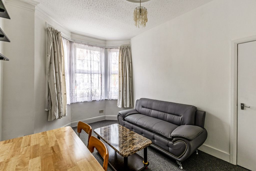 Property photo 2 of 13 106096_3