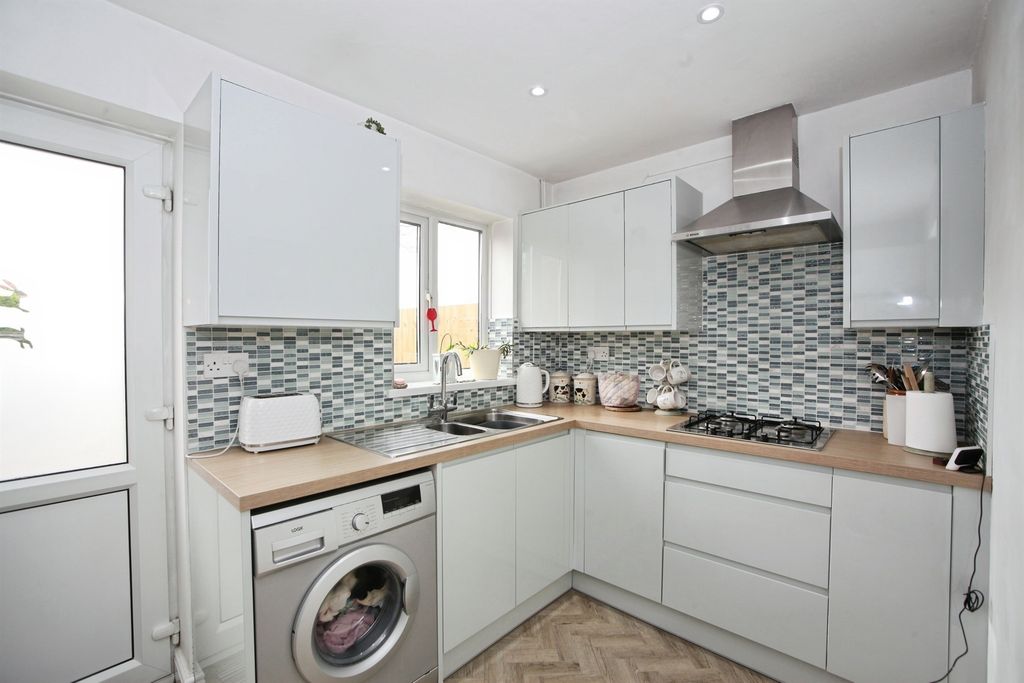 Property photo 2 of 18