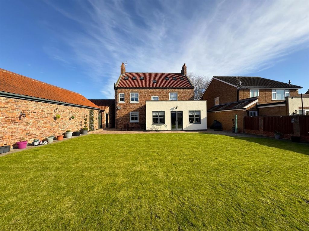 Property photo 3 of 40 Rear Garden