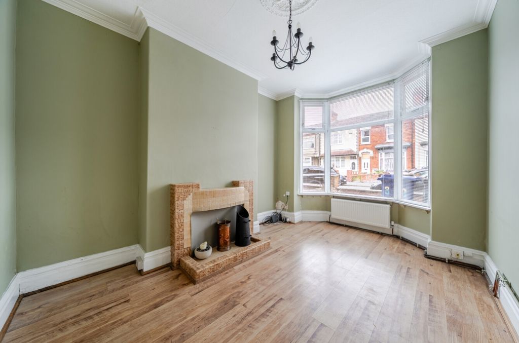 Property photo 2 of 20 32-6A67477Fe9ee4-1498309-19Fa3617483Db-32-32