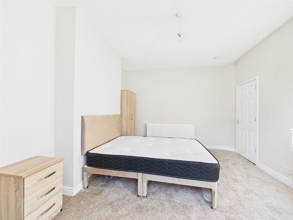 Property photo 3 of 9 Room 1