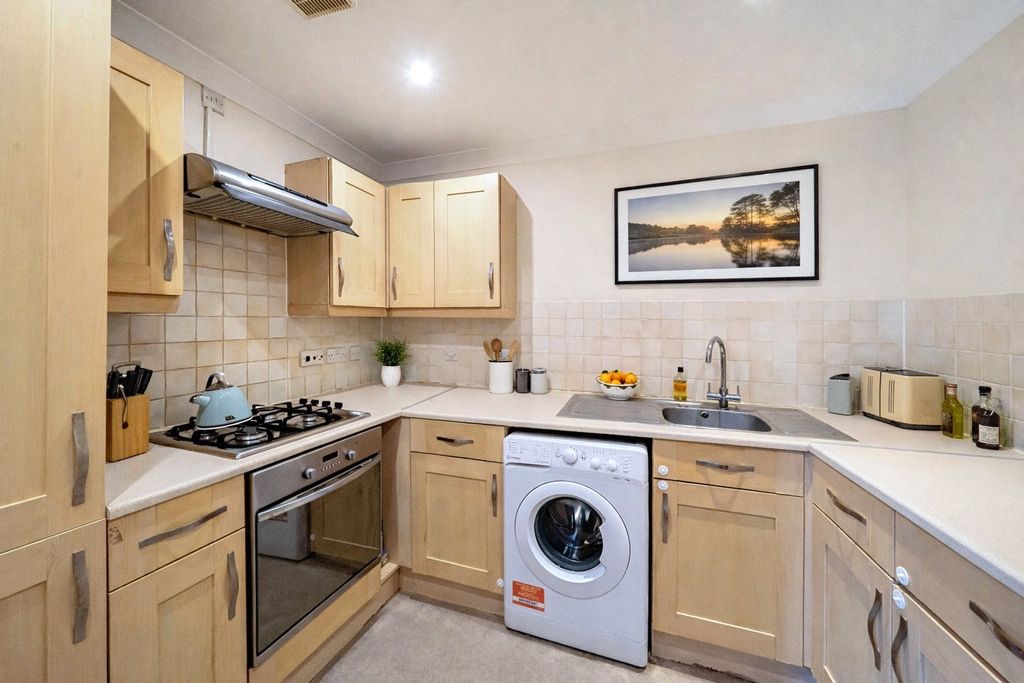 Property photo 3 of 7 Picture No. 24