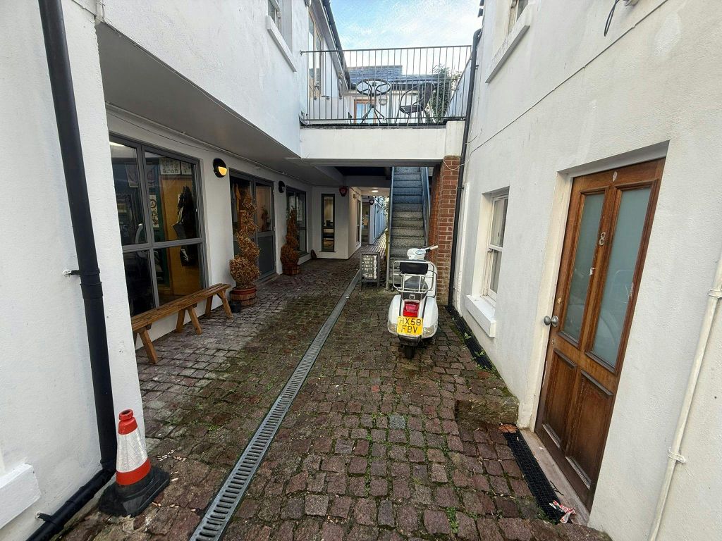 Property photo 2 of 11 606A29A04d794c8Cb395889d97A66Be0.Jpg