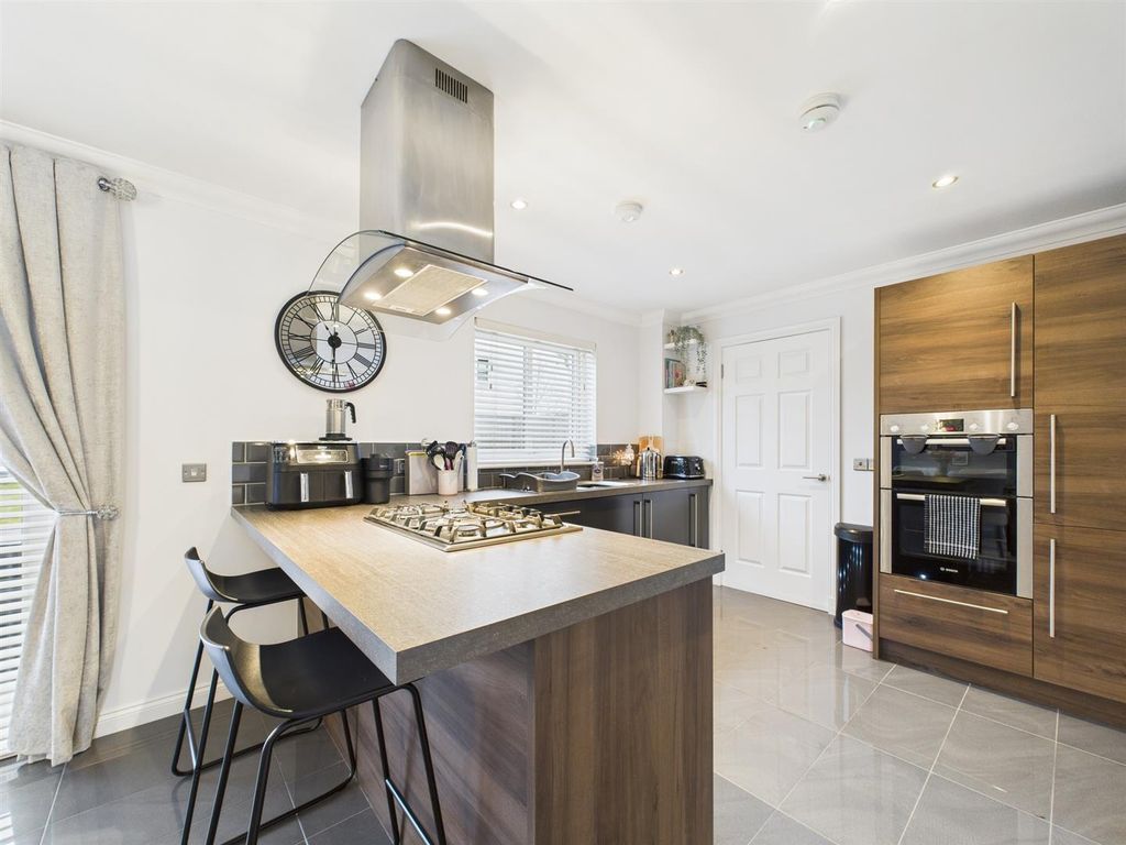 Property photo 3 of 21 Cam01486G0-Pr0923-Still013.Jpg