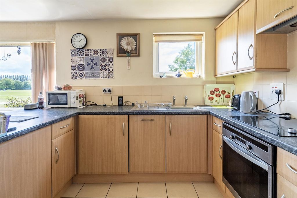 Property photo 3 of 16 Kitchen