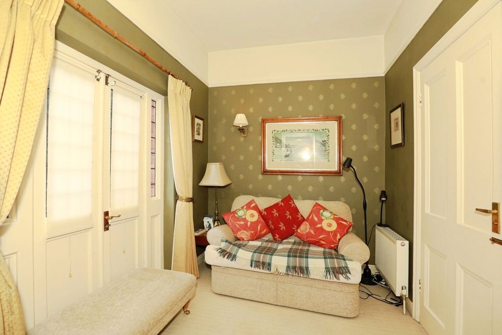 Property photo 3 of 17 Photo