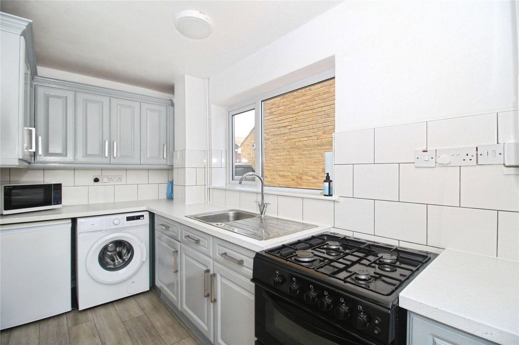Property photo 2 of 10 Kitchen