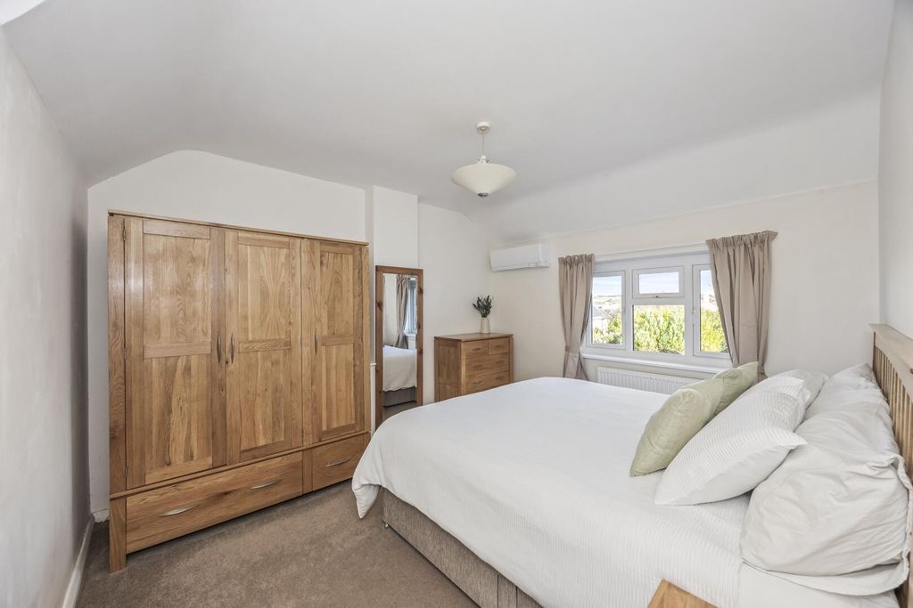 Property photo 3 of 24 Bedroom