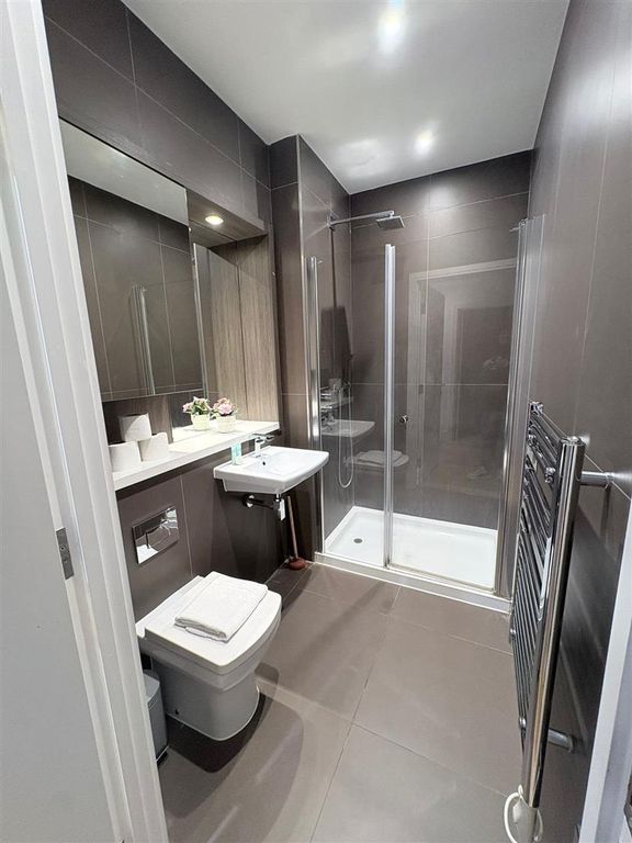 Property photo 1 of 8 Bathroom.Jpg