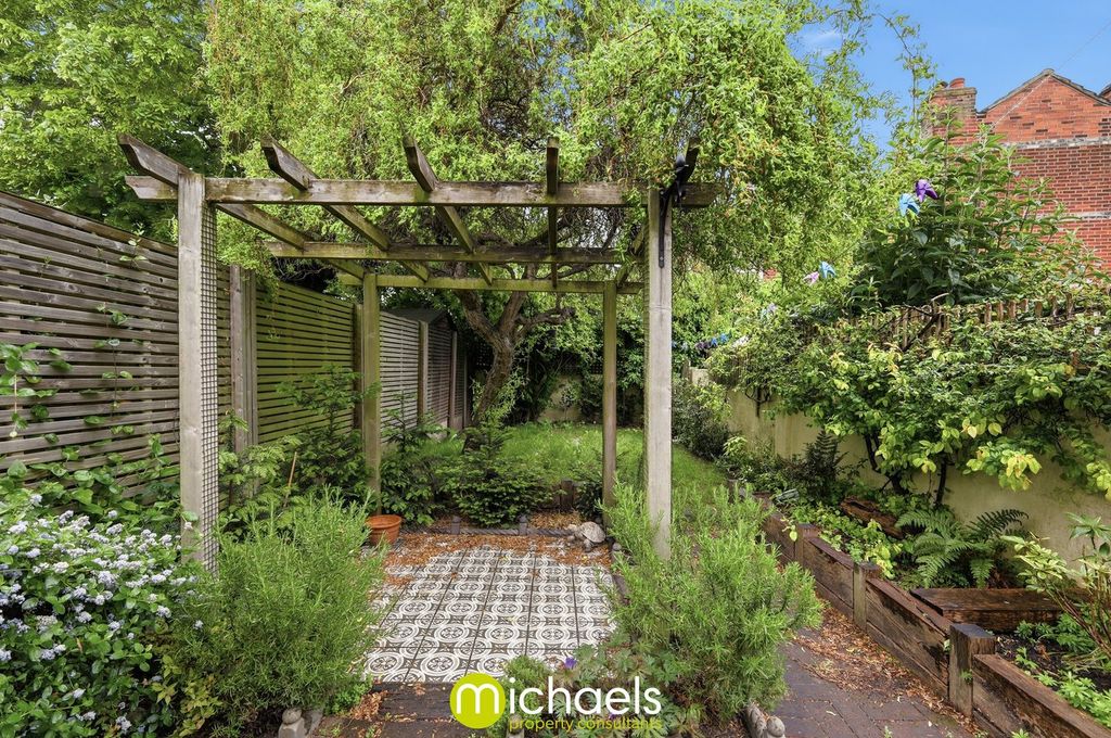 Property photo 2 of 34
