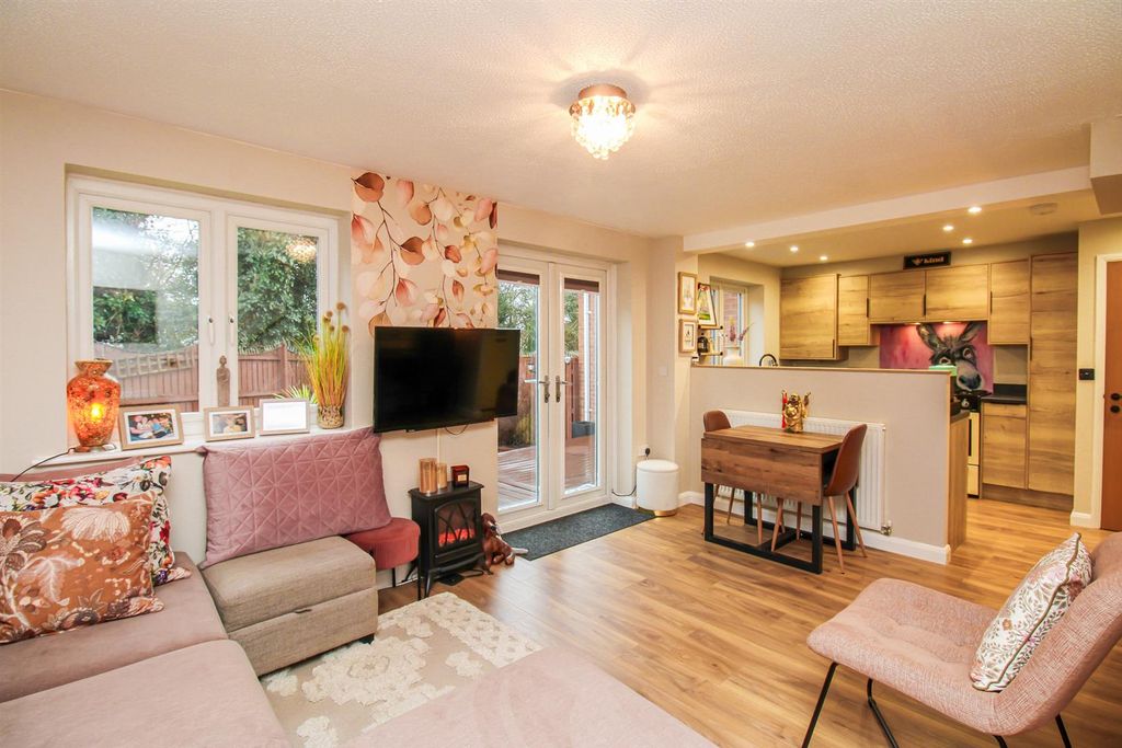 Property photo 2 of 11