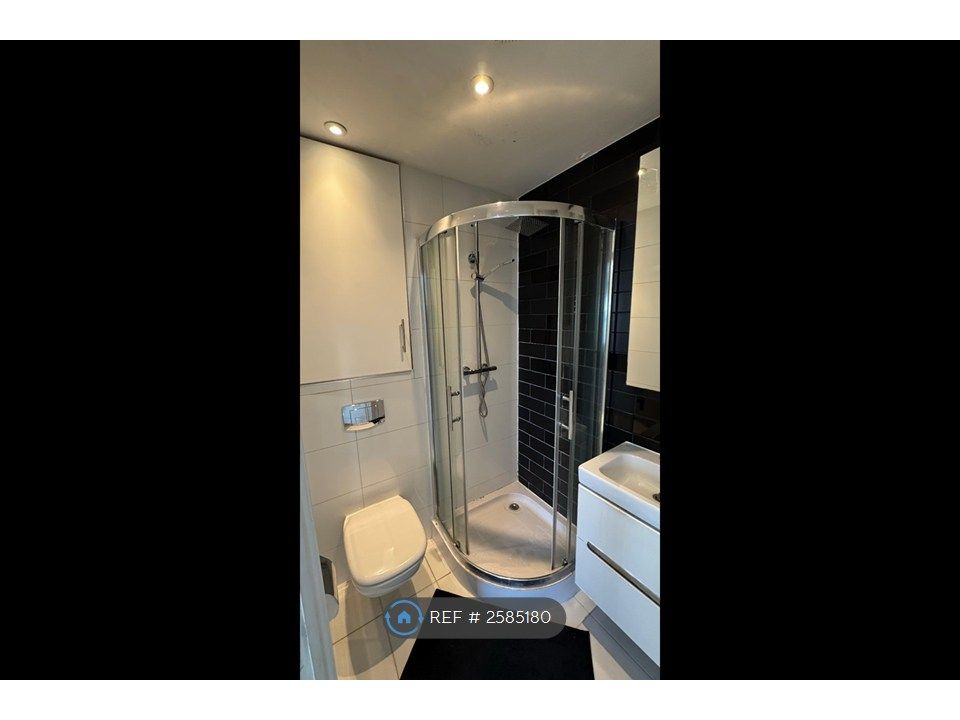 Property photo 2 of 7 En-Suite Bathroom: Toilet, Sink, Shower