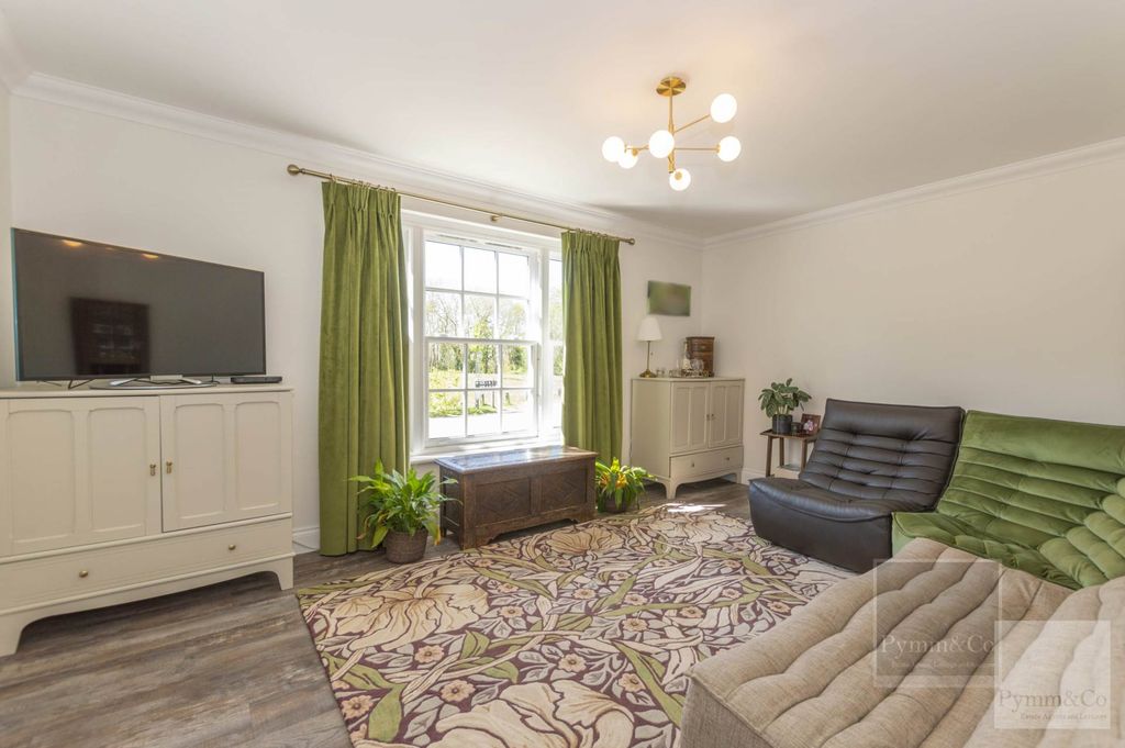 Property photo 3 of 22