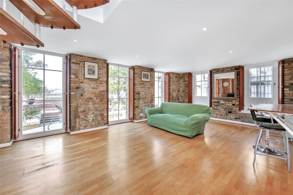 Property photo 2 of 8