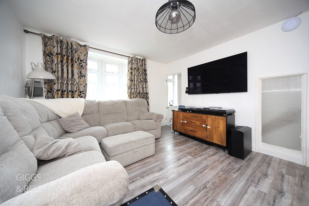 Property photo 2 of 21 4816072