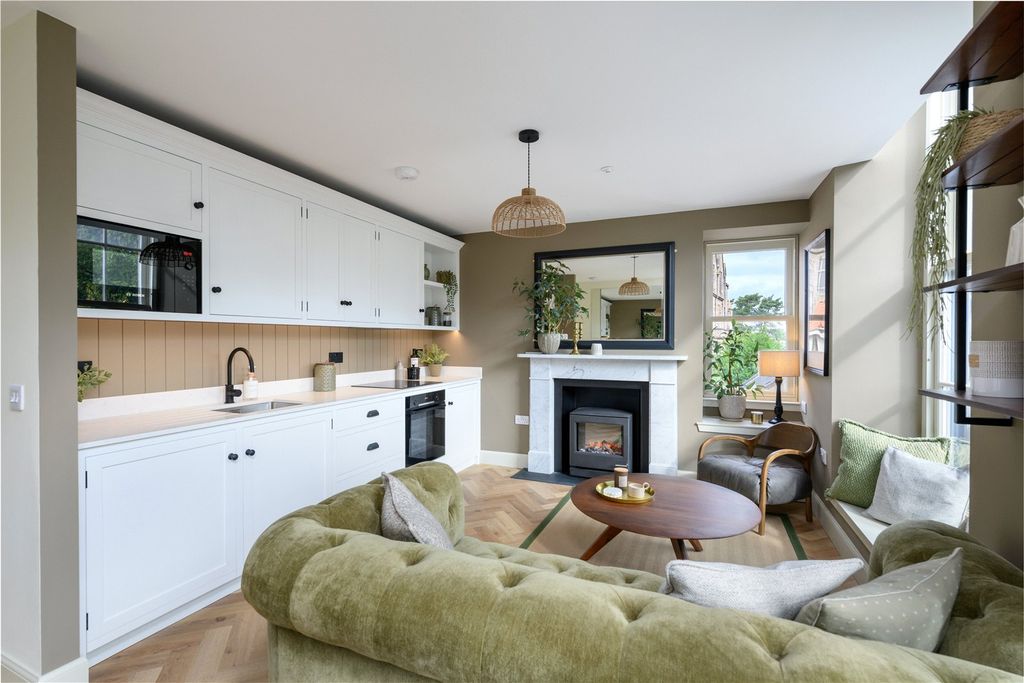 Property photo 3 of 17 Sitting Room/Kitchen