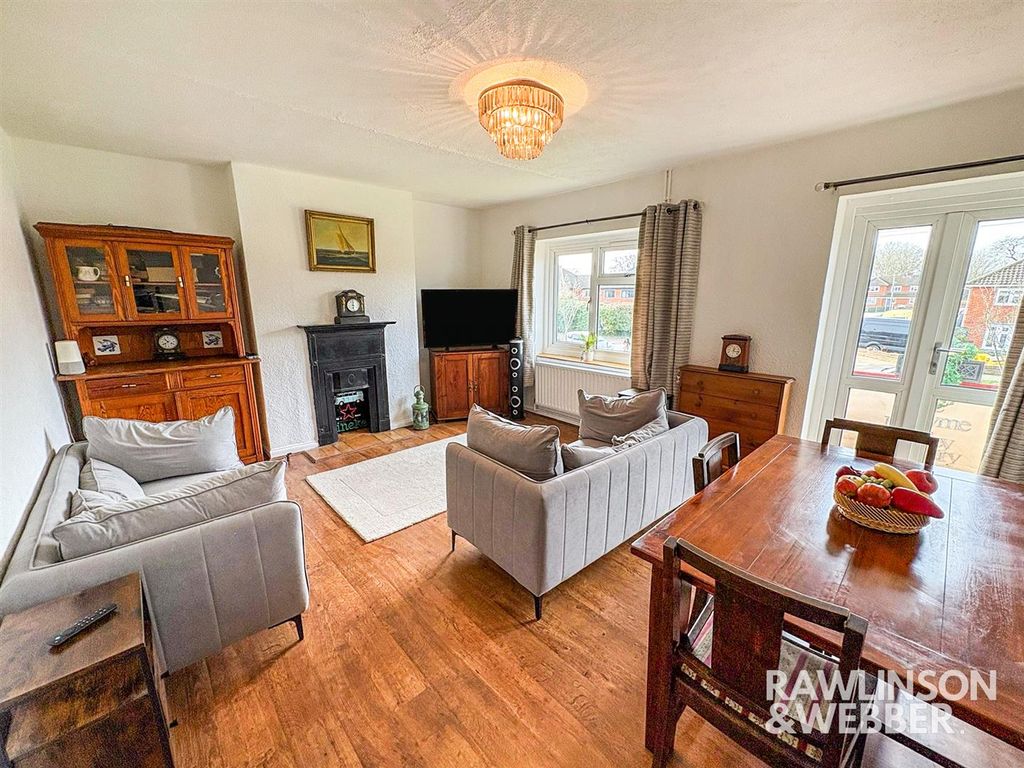 Property photo 2 of 13 492763E0-323F-4B99-B6d6-738Abe1d9Da0_1.Jpg