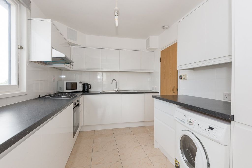 Property photo 3 of 18 Picture No. 06