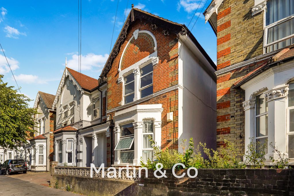 Property photo 1 of 11 1749302420 - 2 , 6 Kidderminster Road, Cr0 - 1