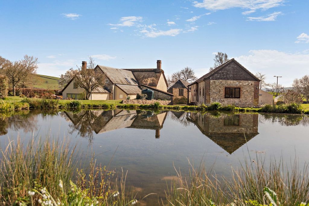 Property photo 3 of 27 Tara Springs