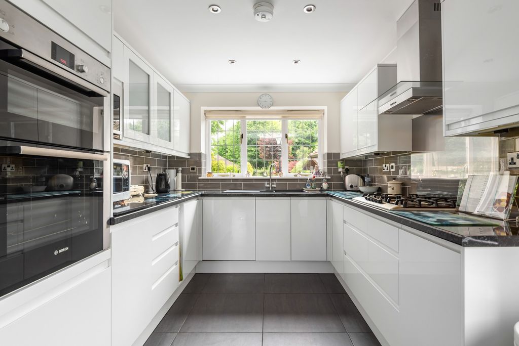Property photo 2 of 32 4150135