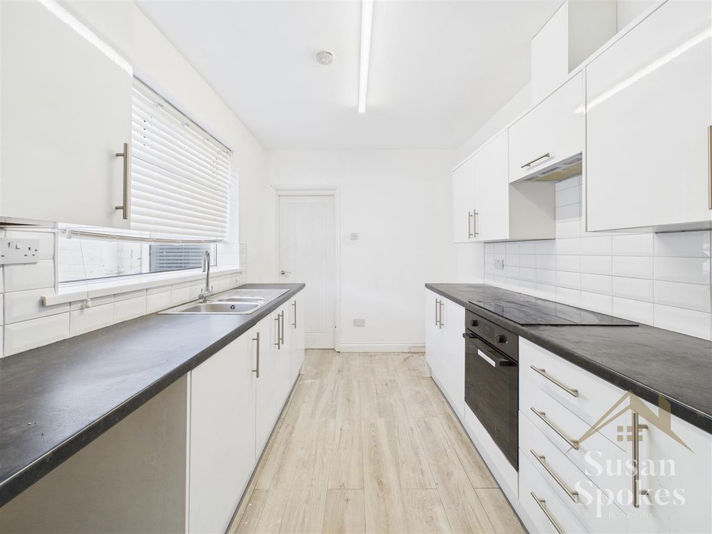 Property photo 3 of 24 Cam01858G0-Pr0117-Still015.Jpg