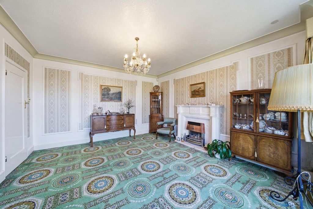 Property photo 3 of 32 Living Room