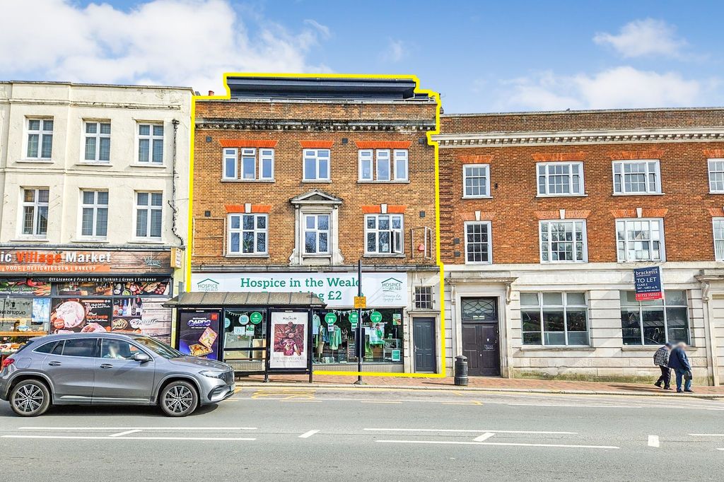 Property photo 1 of 2 111 High Street & Flats 1-7 1 Lyons Crescent, Tonbridge, Kent, Tn9 1DL