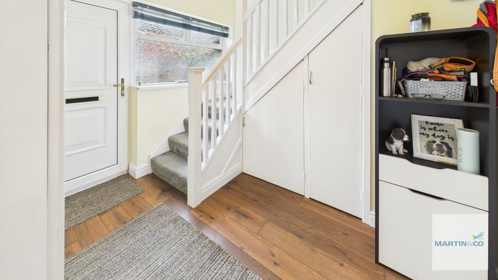 Property photo 2 of 17 Cam03663G0-Pr0214-Still007