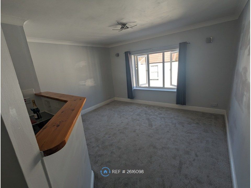 Property photo 2 of 12 Lounge/Diner