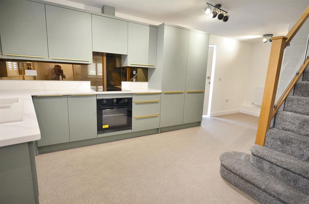 Property photo 3 of 17 Kitchen