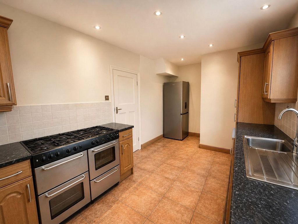 Property photo 2 of 10 Kitchen