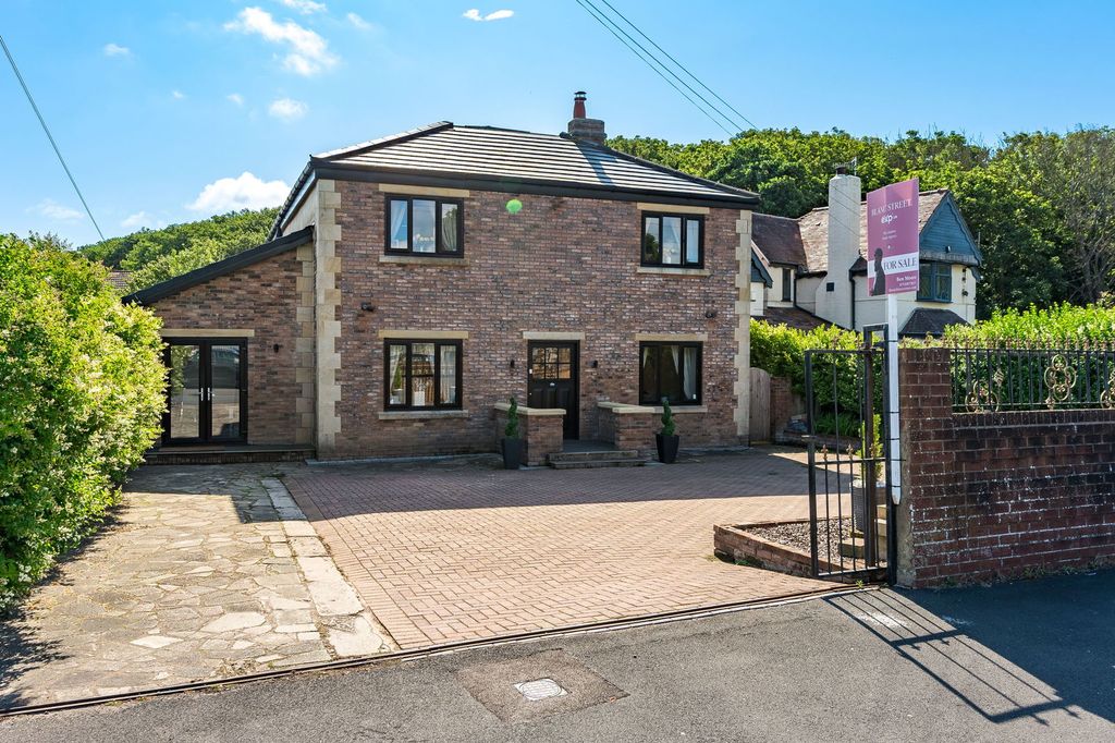 Property photo 2 of 51