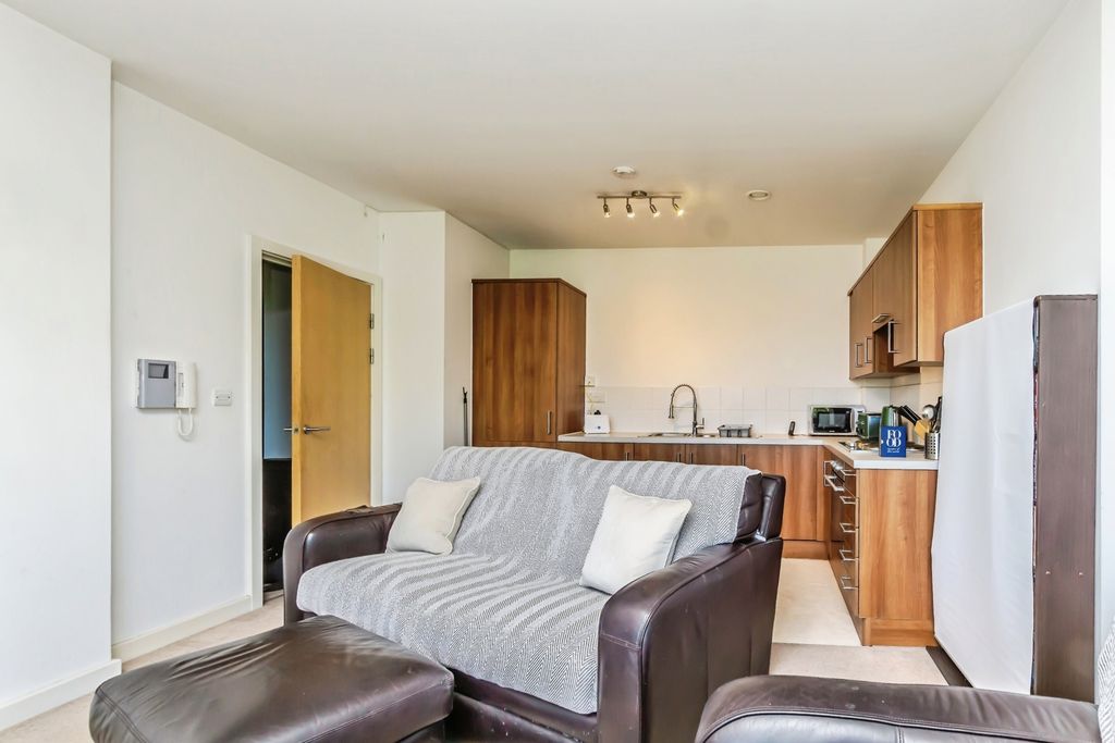 Property photo 3 of 27 Pbox-Img.Jpg