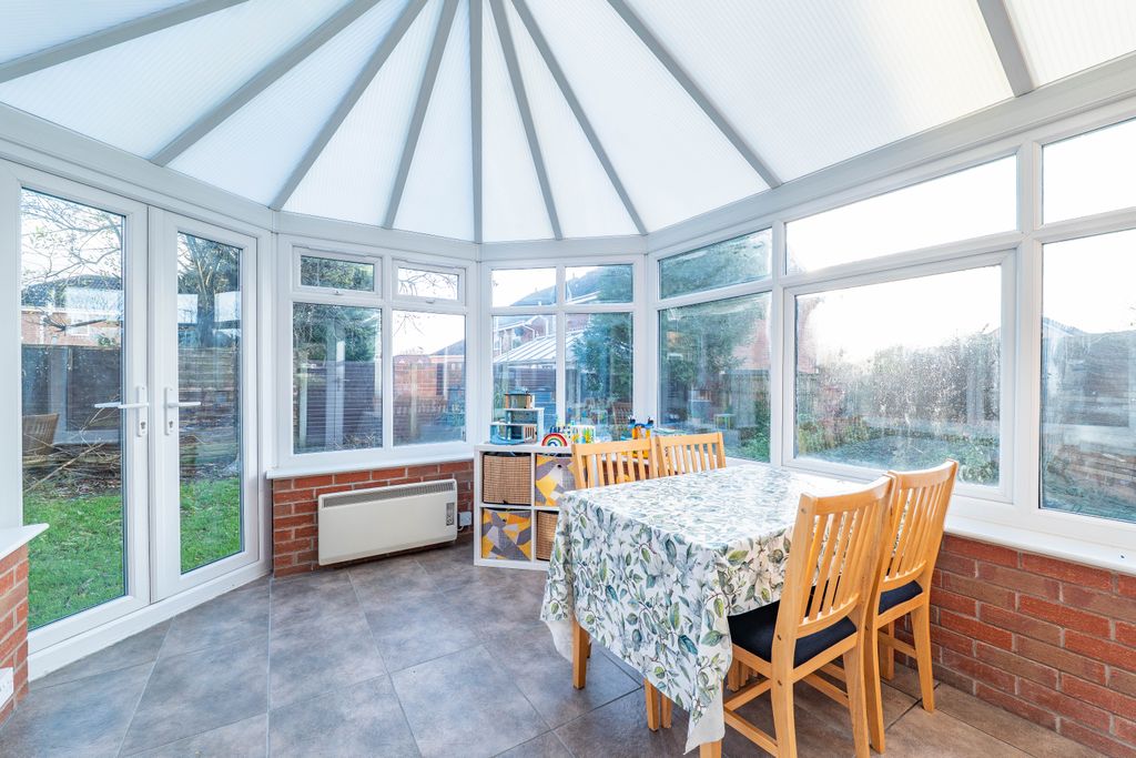 Property photo 3 of 11 Conservatory